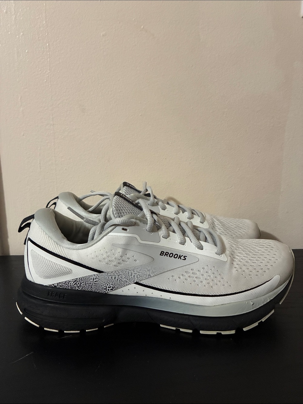 Brooks Trace 3 running shoe breathable mesh upper Men’s size 11